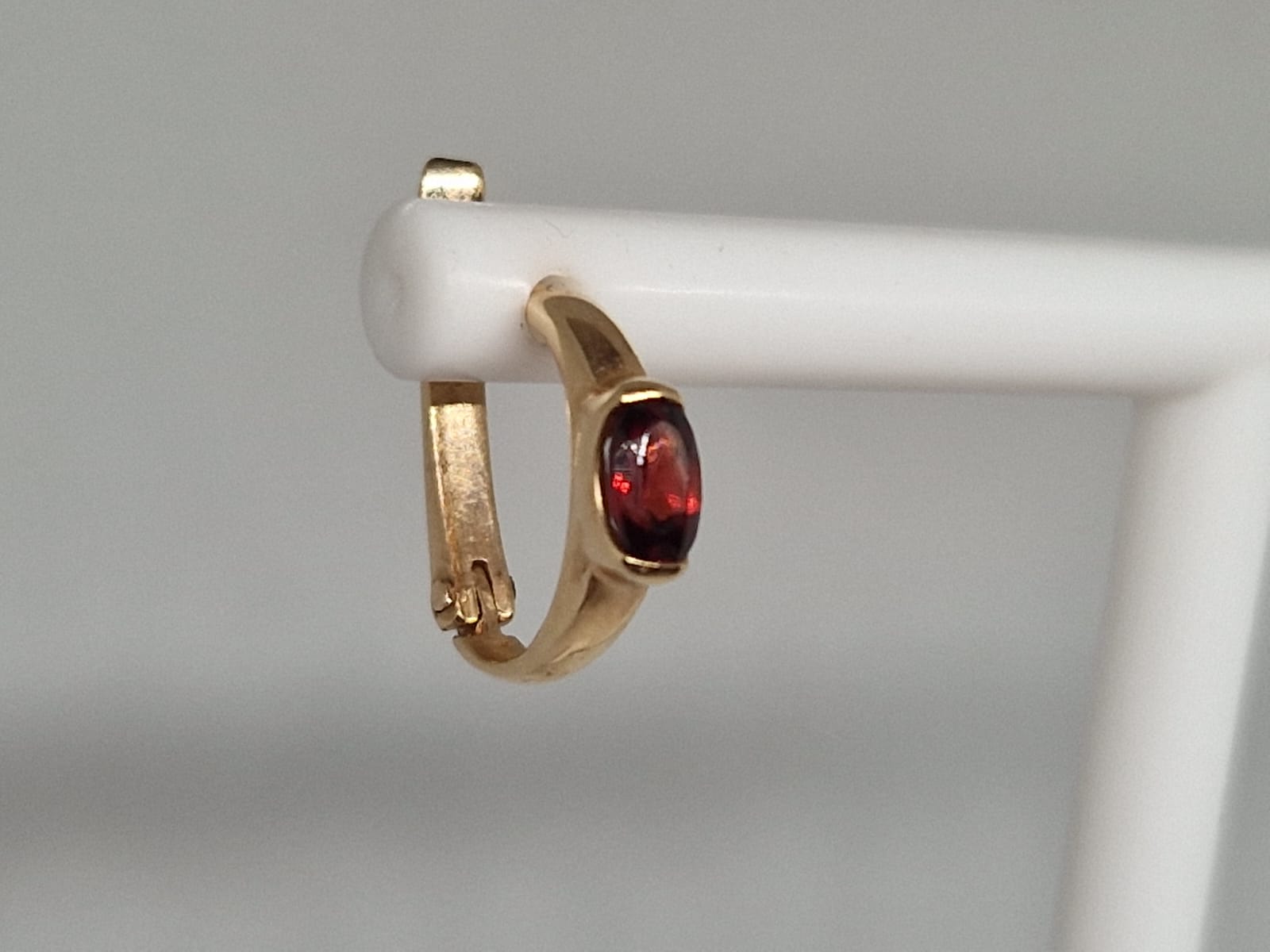 Gold Earrings with Garnet