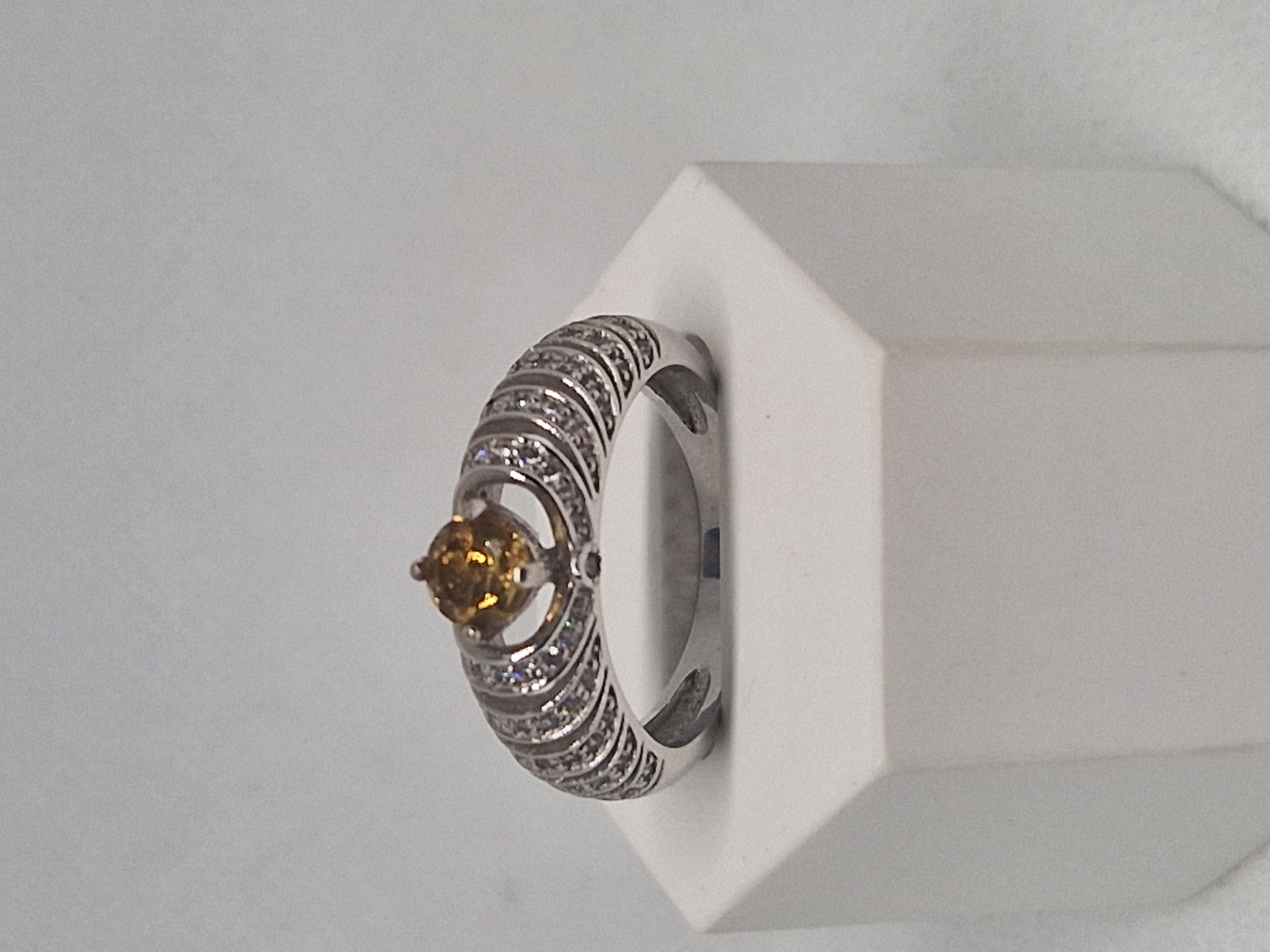 Elegant Gold Ring with Yellow Citrine