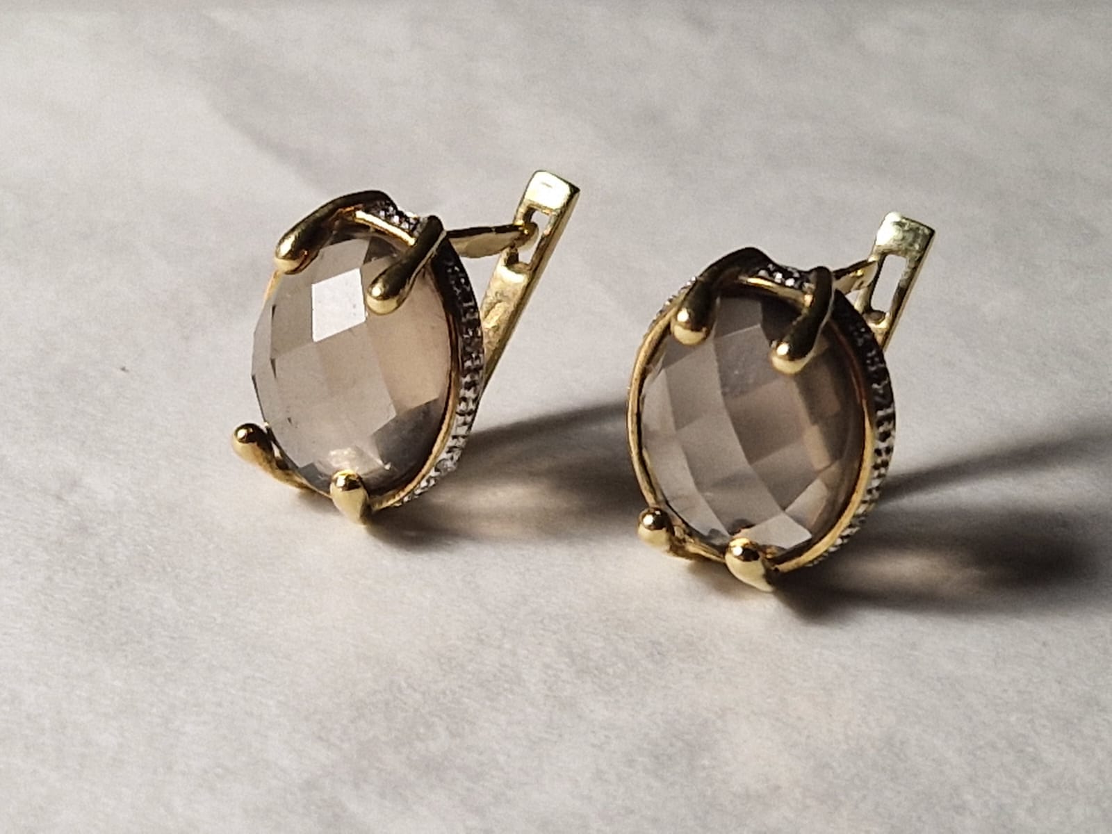 Earrings with quartz and diamonds 