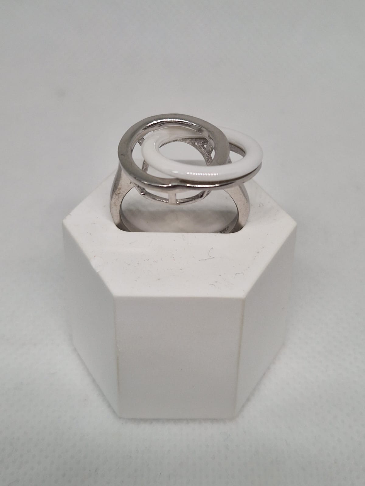 Silver two-circled Ring with an Agate inlay