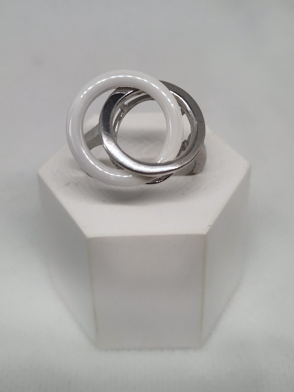 Silver two-circled Ring with an Agate inlay