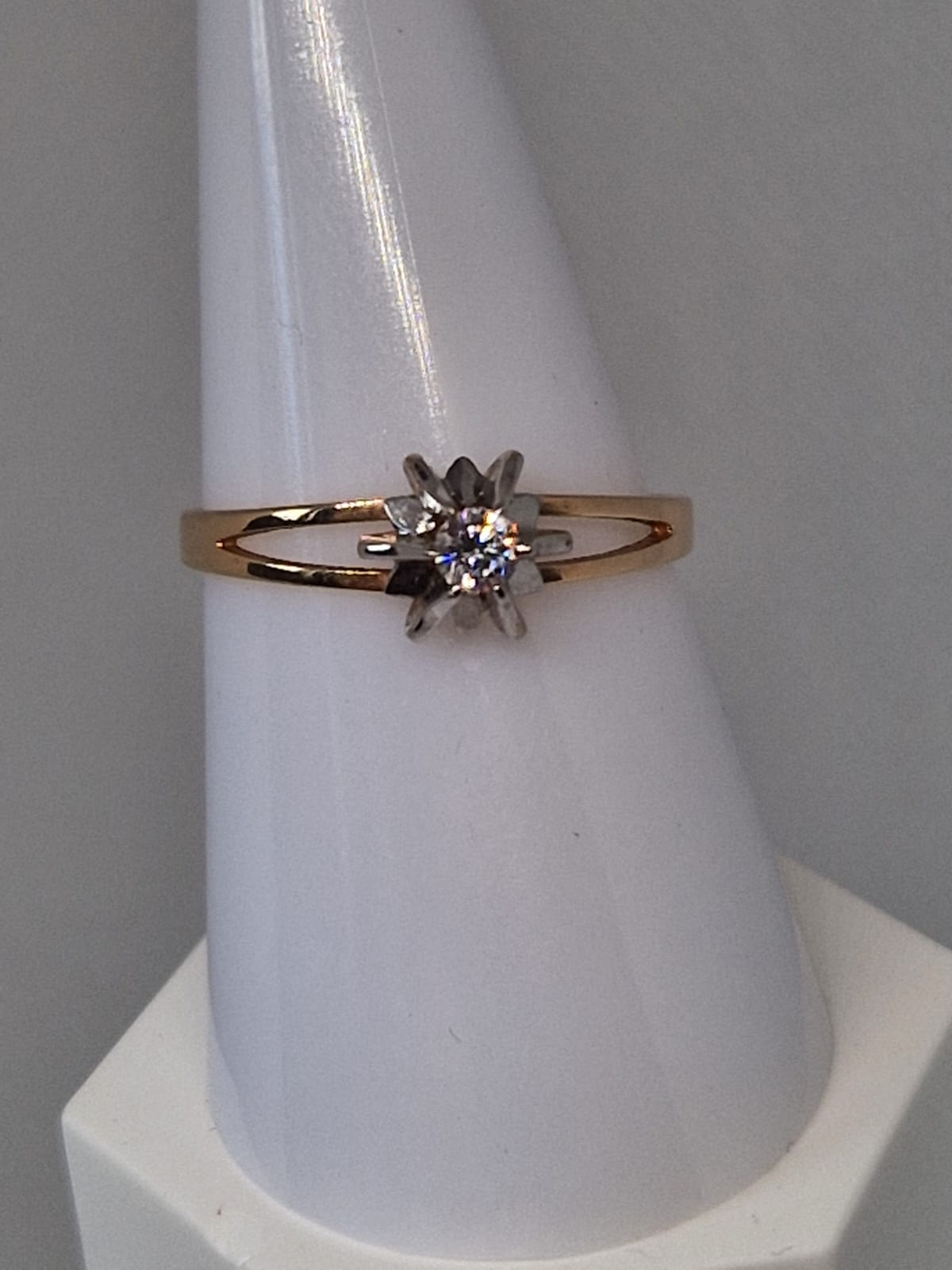 Gold Solitaire zirconia Ring 