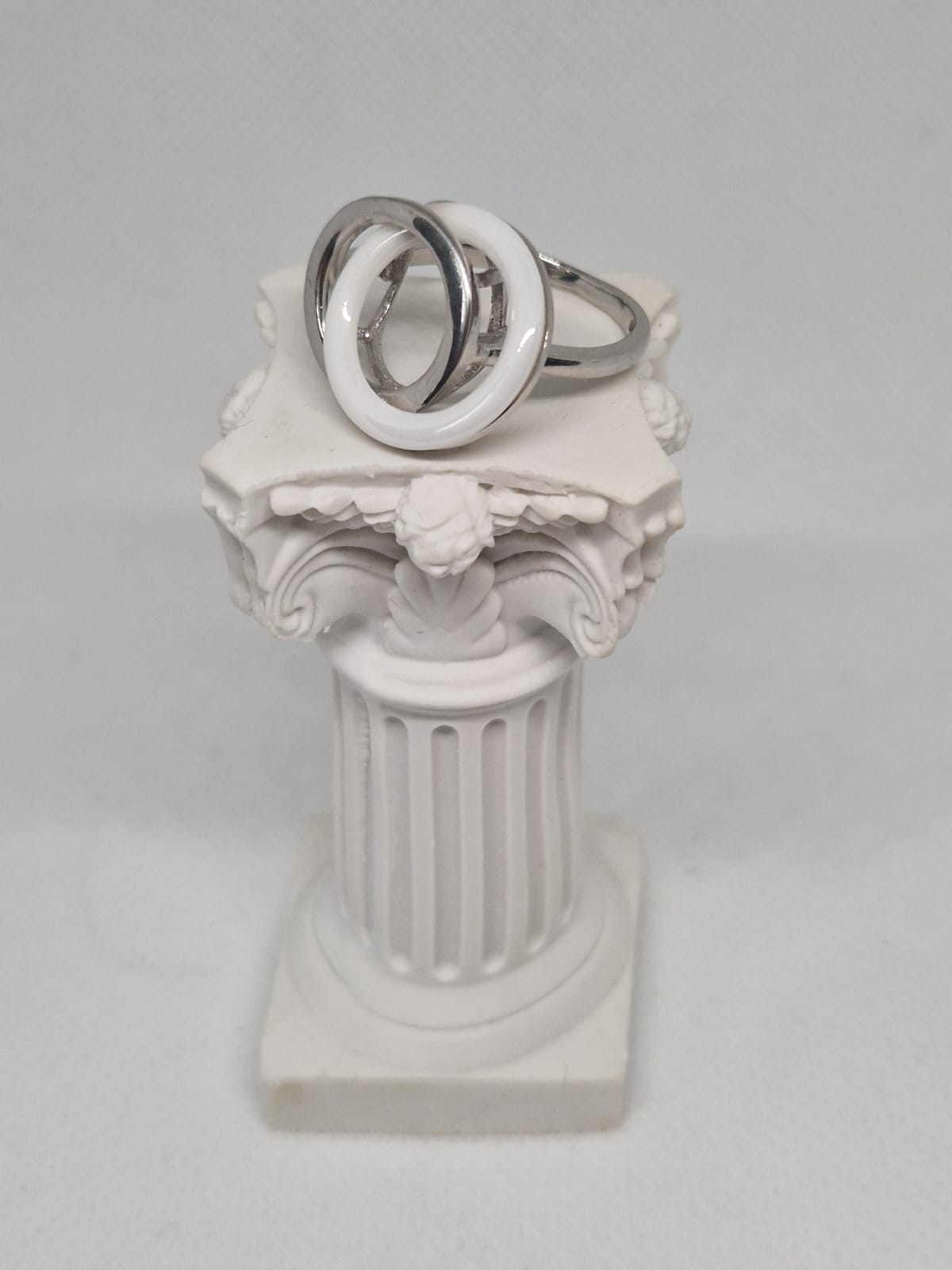 Silver two-circled Ring with an Agate inlay