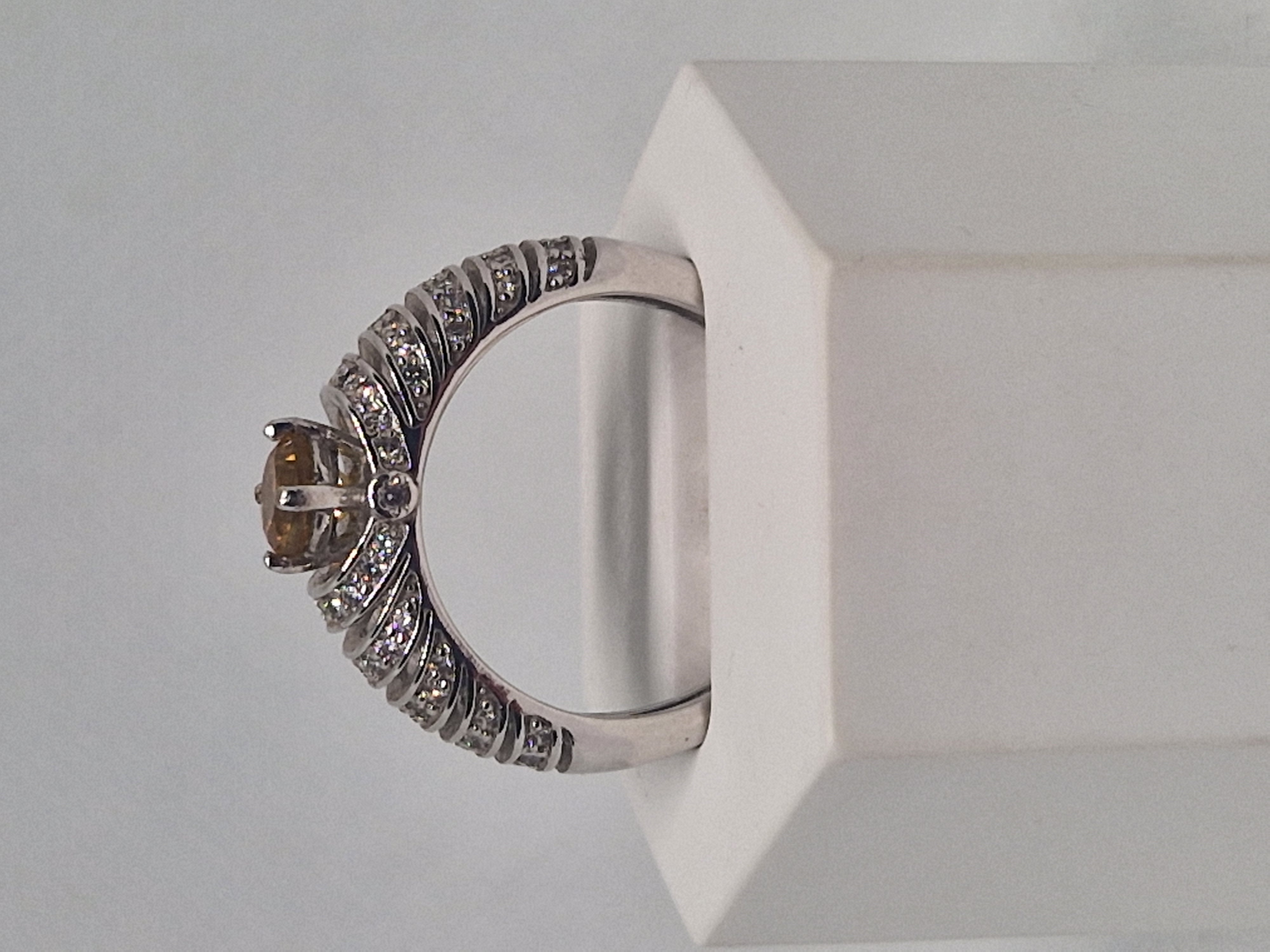 Elegant Gold Ring with Yellow Citrine