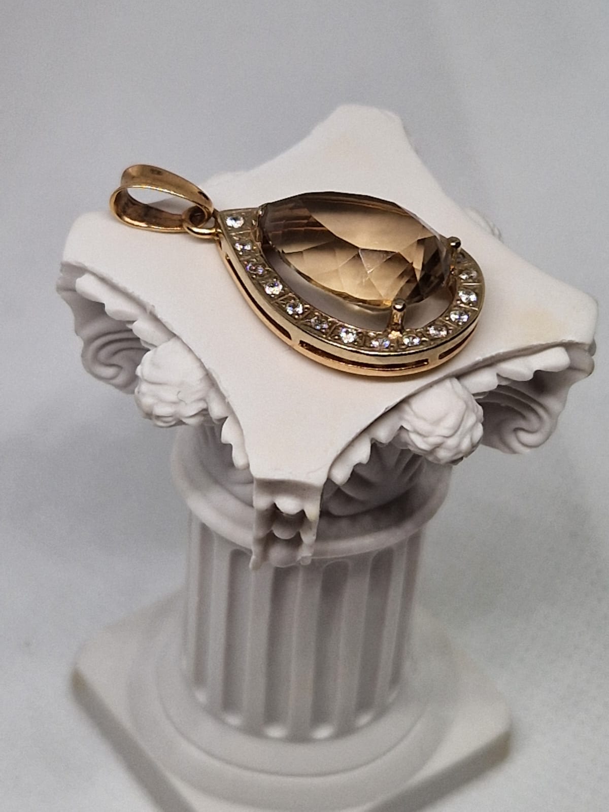 Gold Pendant Necklace