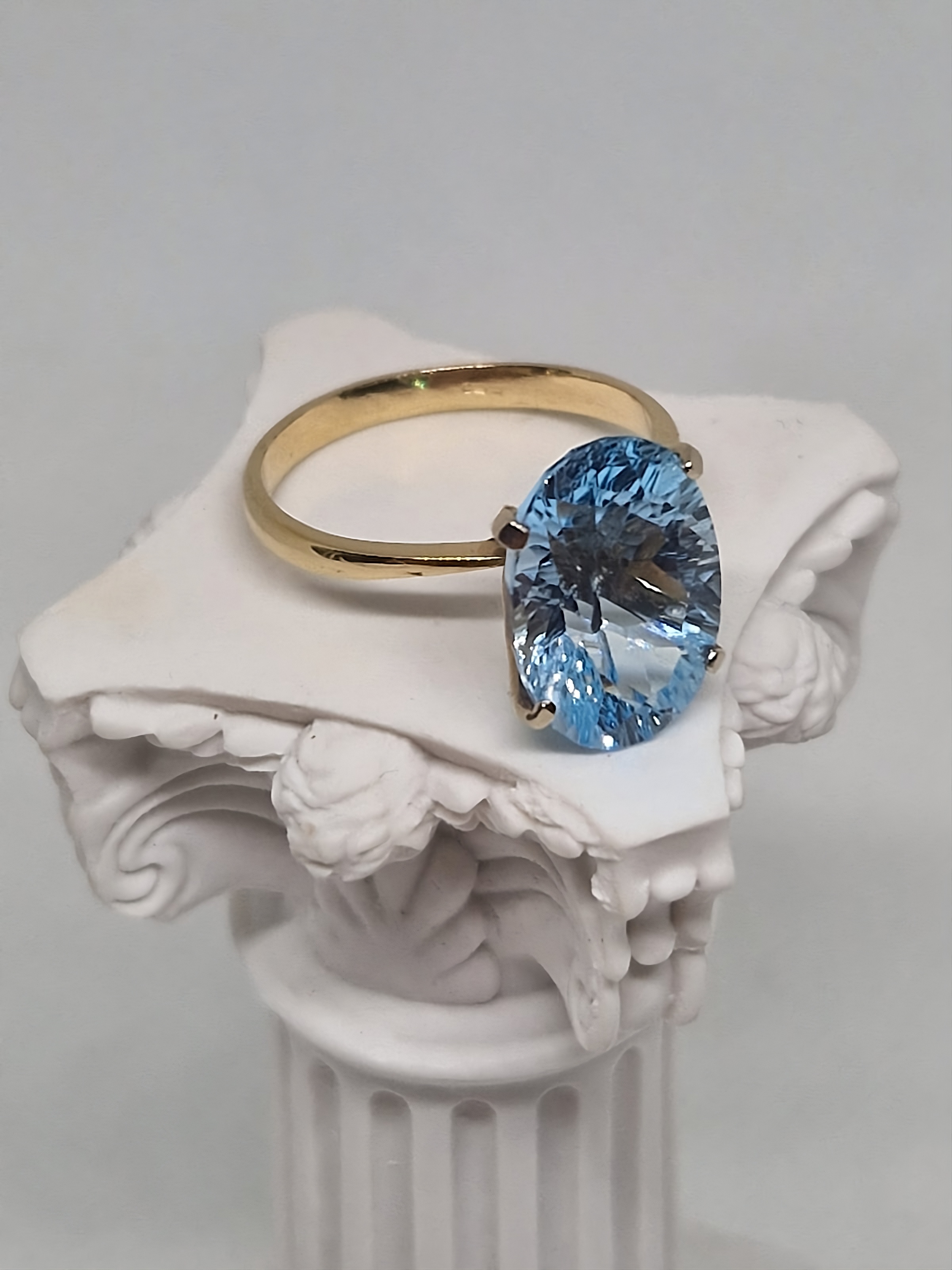 Golden Ring with a Blue Topaz inlay