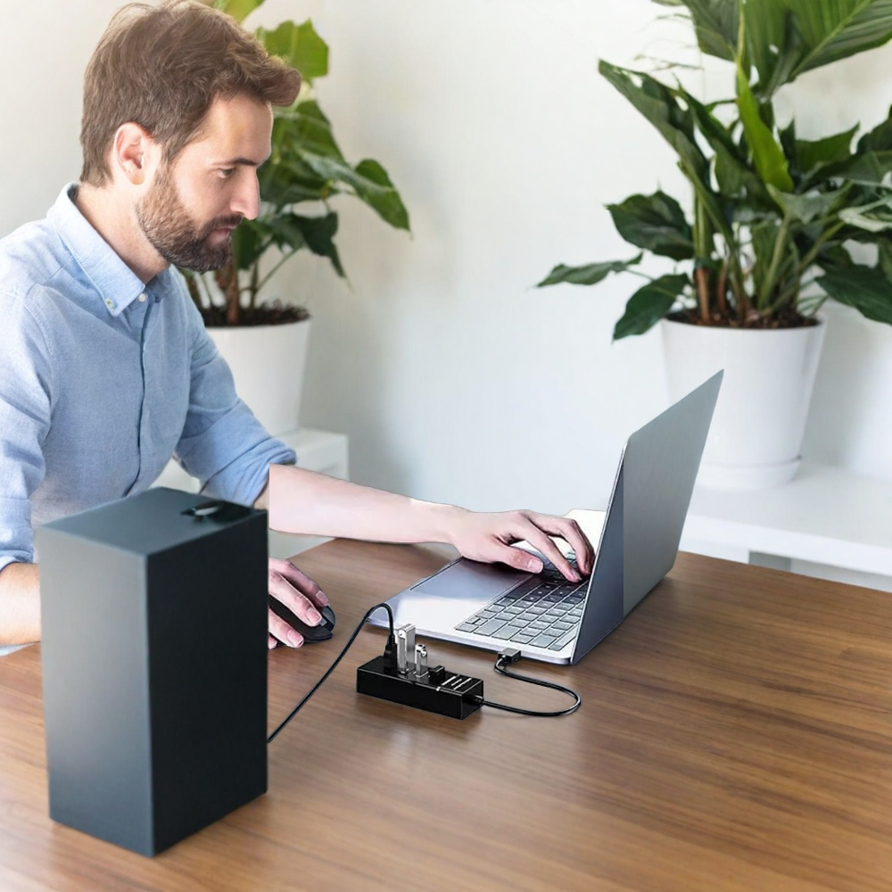 200HB USB 3.0 4 Port hub with Hi Speed Data Transfer, 30 cm Cable, Sleek Design and Plug Play Usage