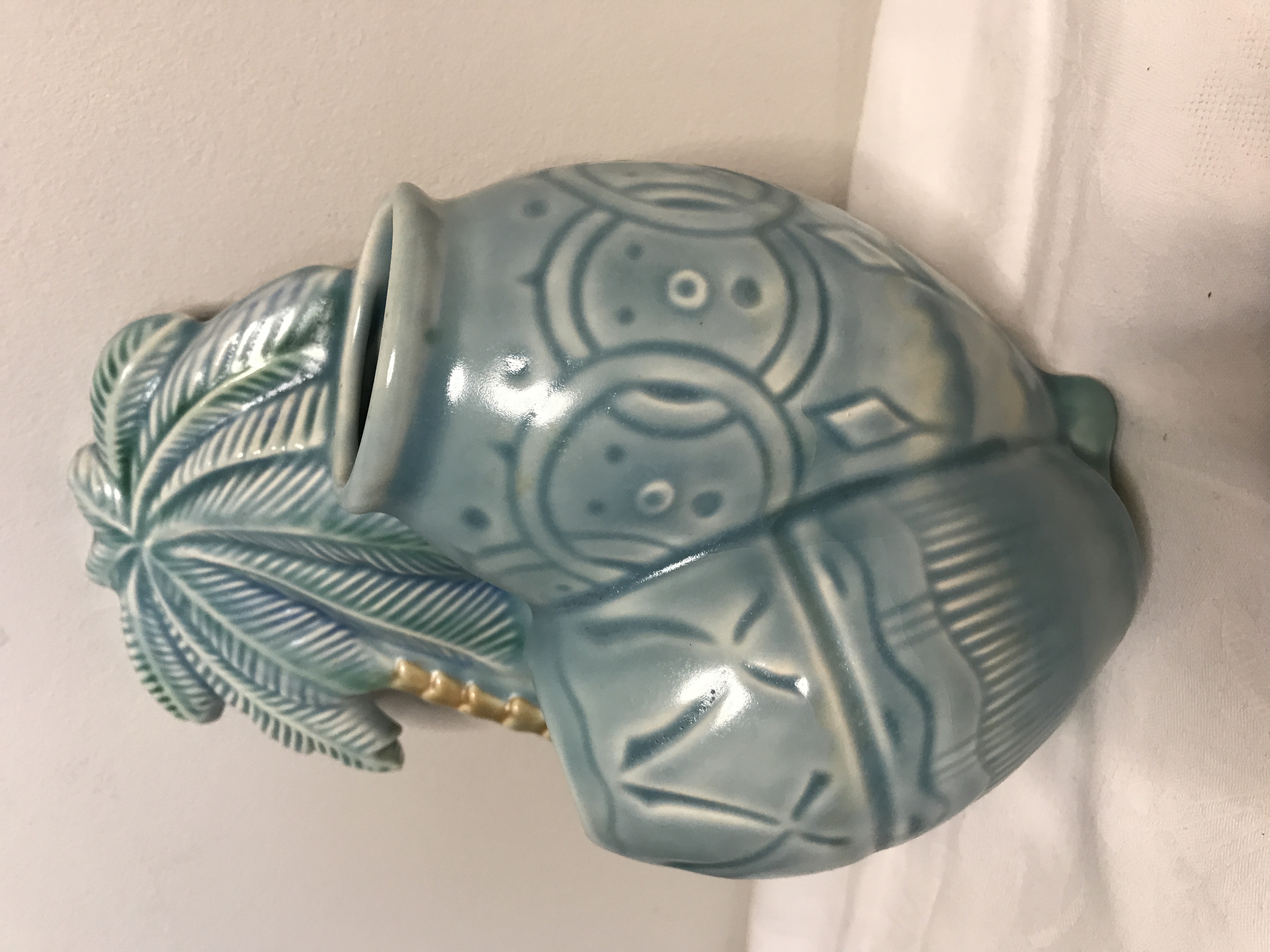 Vintage Beswick 1063 ceramic wall hanging vase pocket, palm tree in Blue.