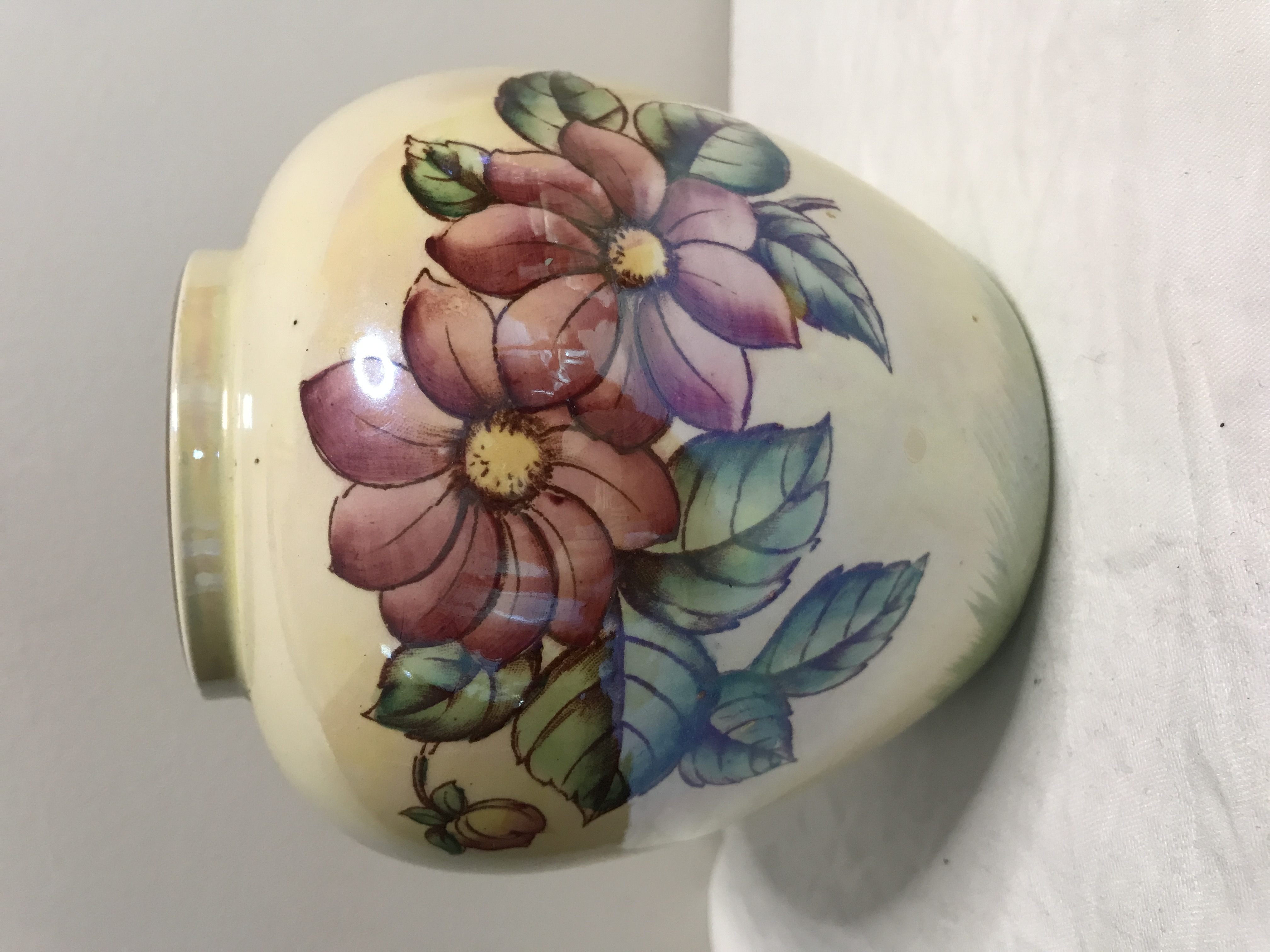 Maling Dahlia Lustre ware vase. Vintage 1950s 