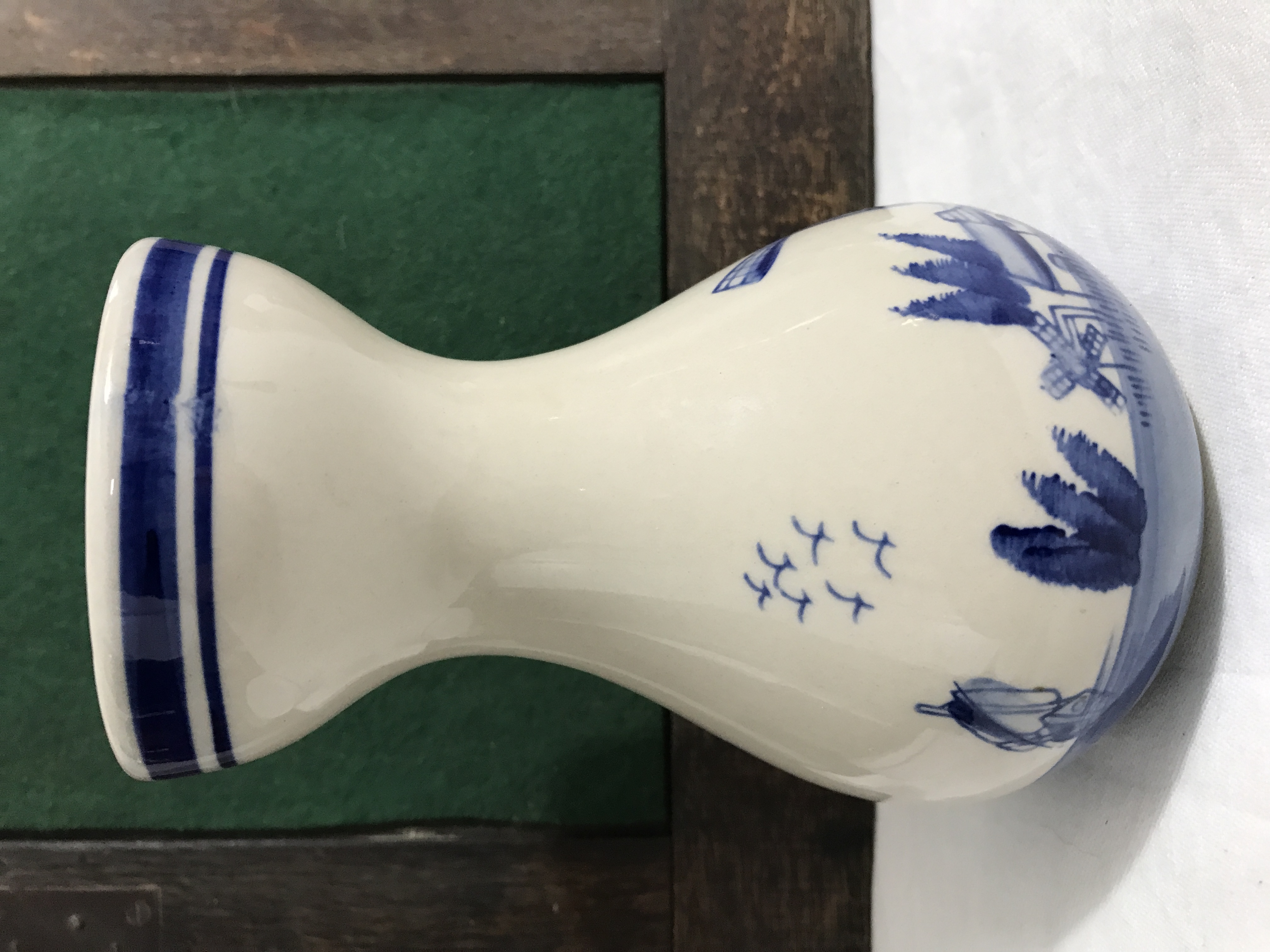 Delft (unmarked) style bulb or hyacinth vase. Blue & white