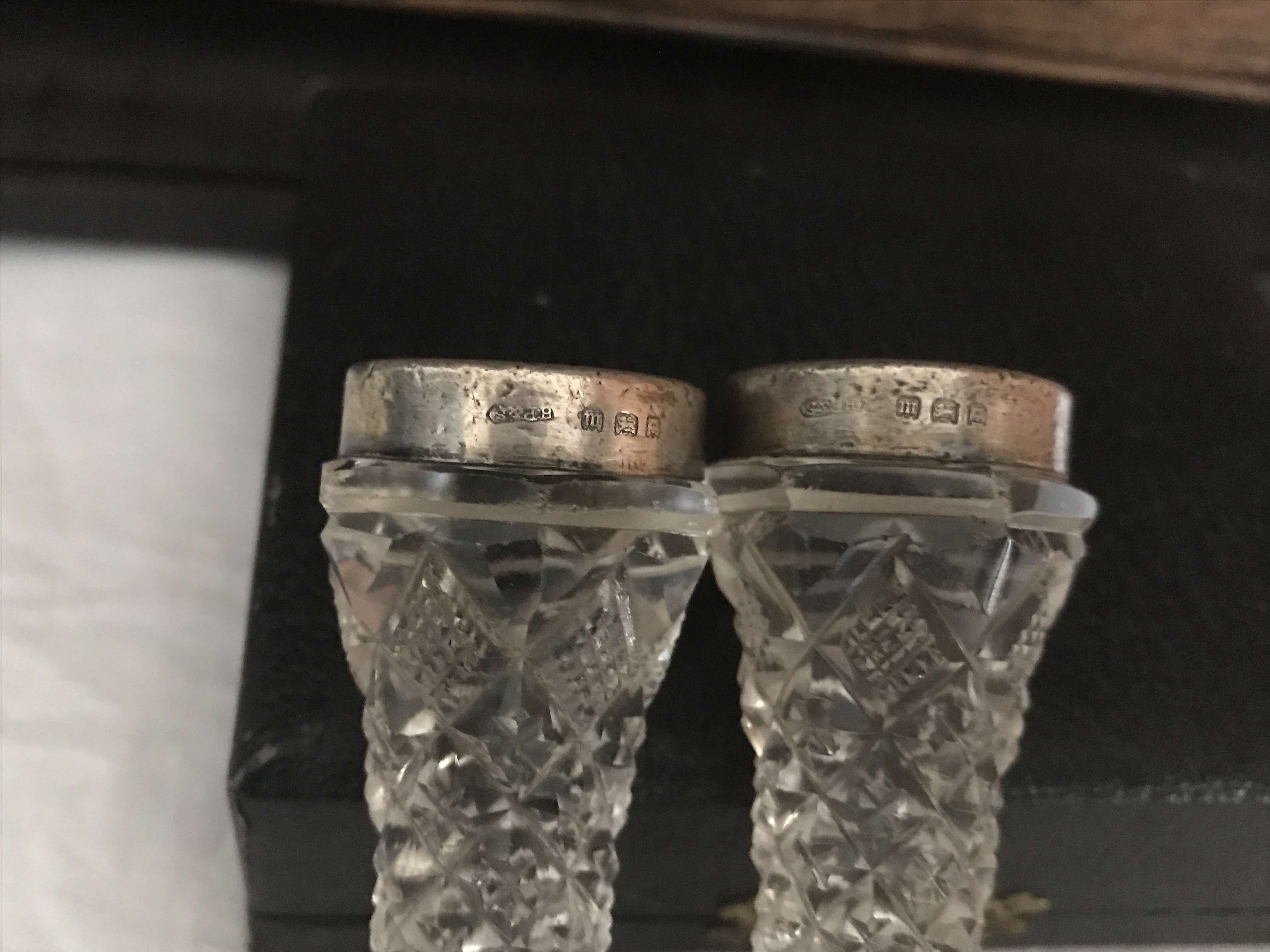 Silver rimmed glass knife rests