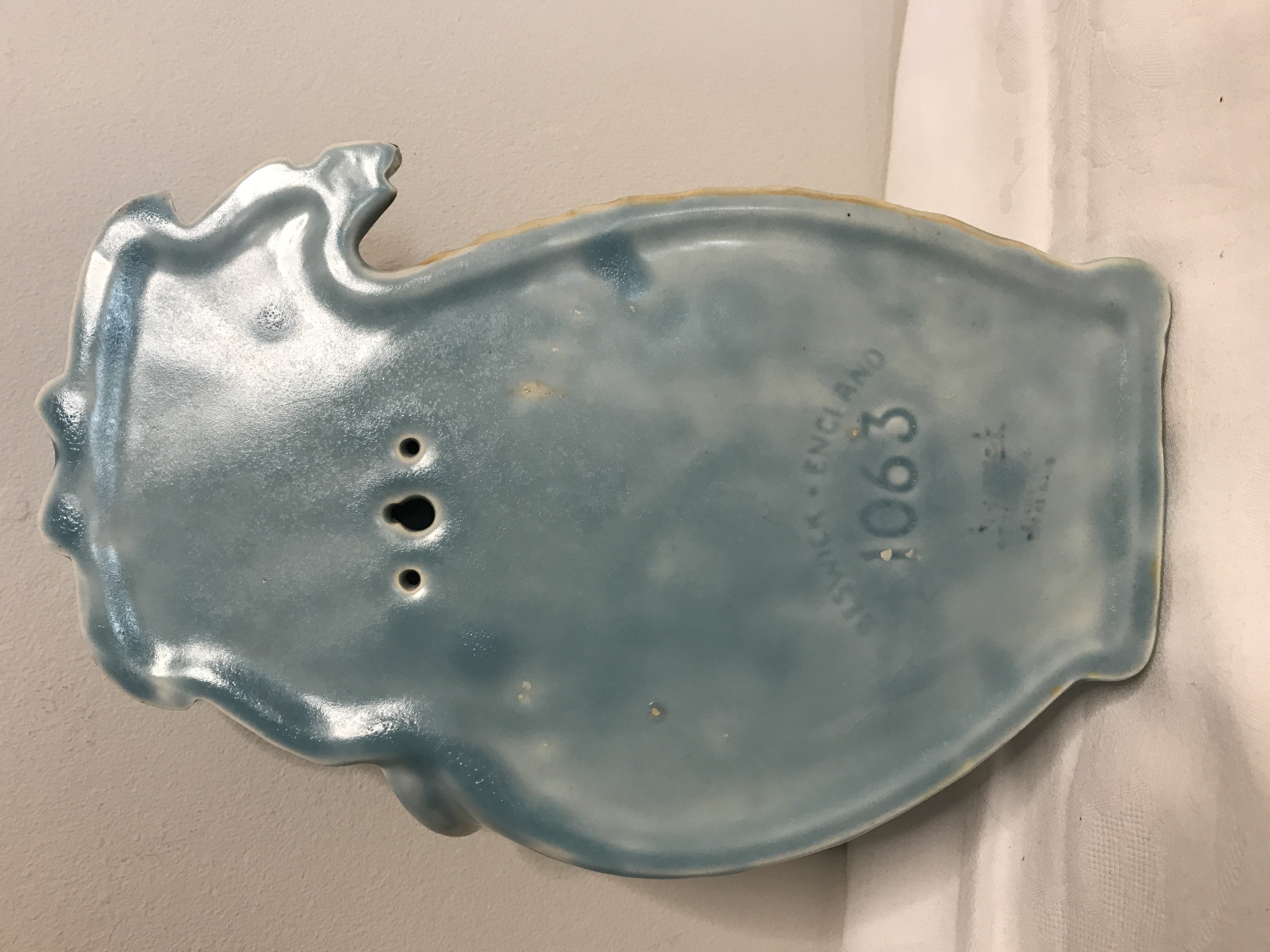 Vintage Beswick 1063 ceramic wall hanging vase pocket, palm tree in Blue.