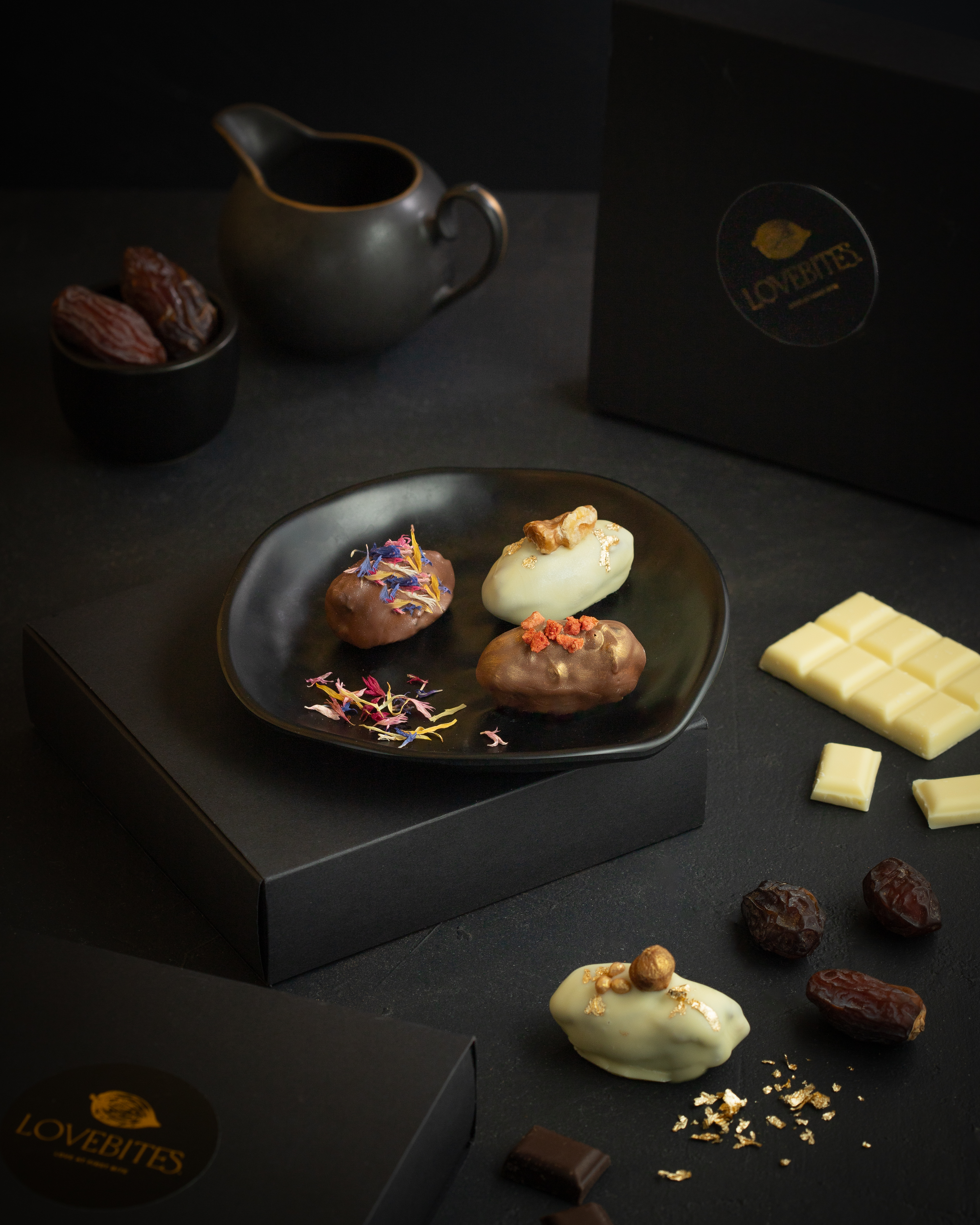 سحر التمر – تمر مجدول محشو غاناش شوكولاتة ومكسرات محمصة