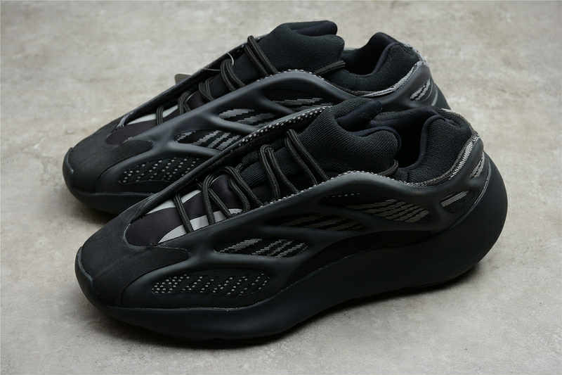 ADD YE BOOST 700 V3 