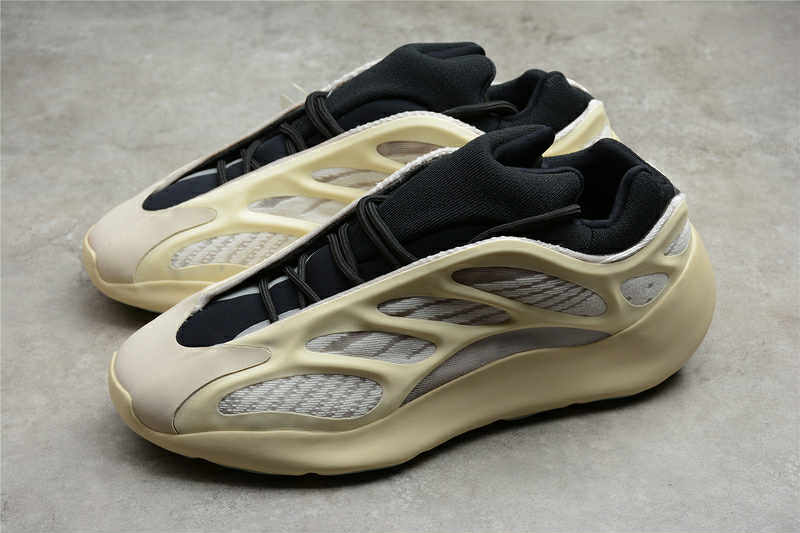 ADD YE BOOST 700 V3 