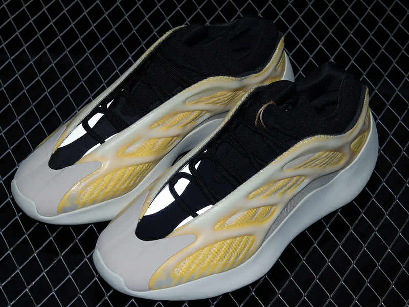 ADD YE BOOST 700 V3 