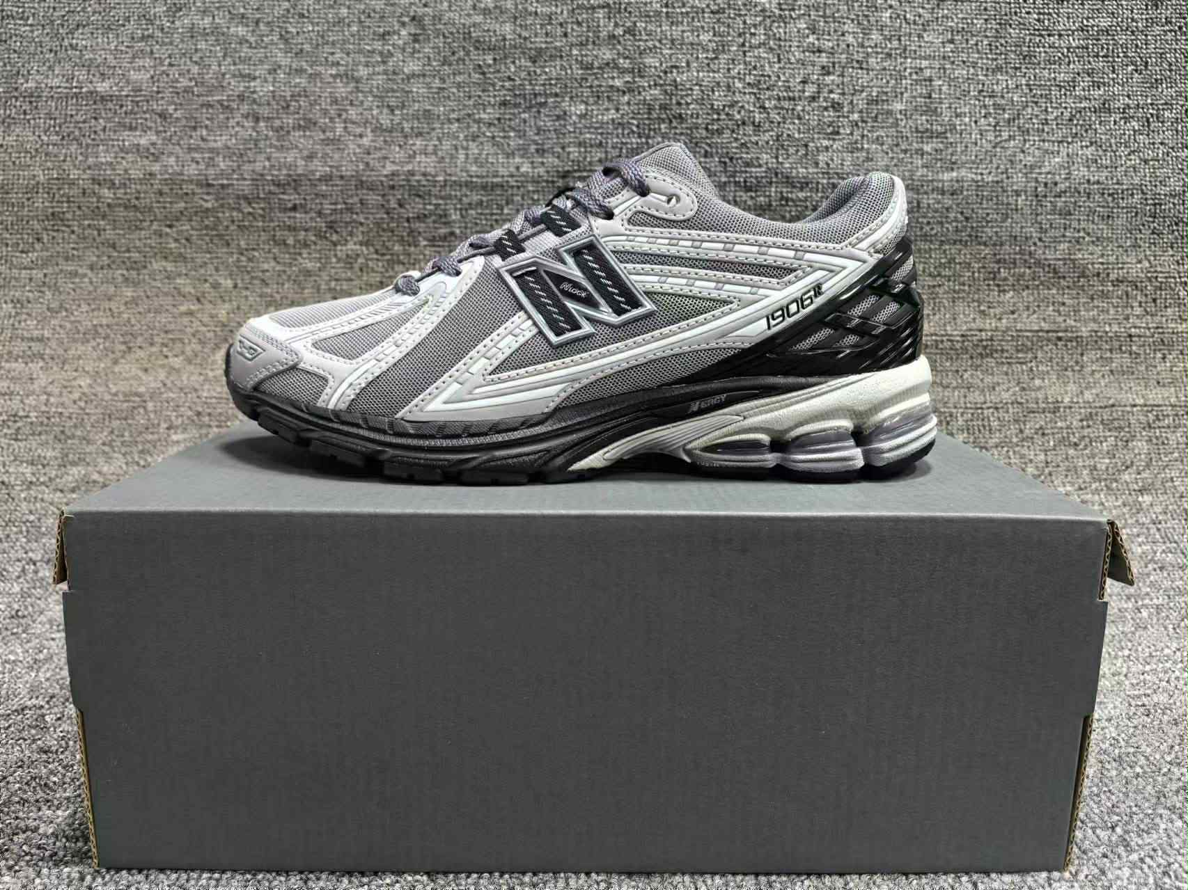 New Balance 1906 Édition « Gris »