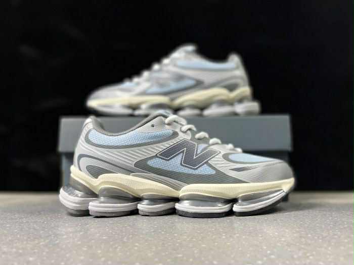 New Balance 2000 