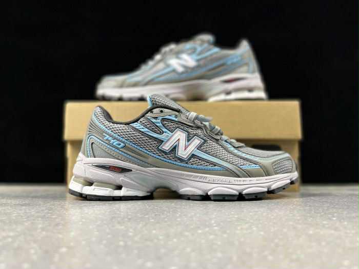 New Balance 740 