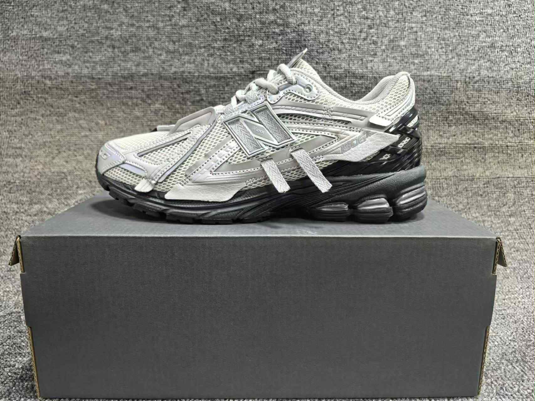 New Balance 1906 Édition « Gris »