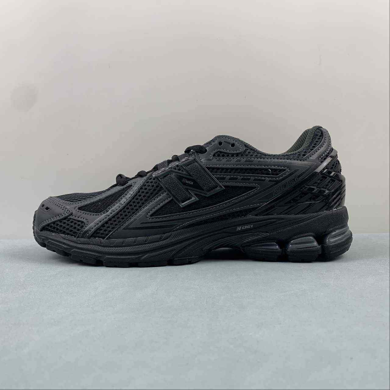 New Balance 1906 Édition « Noir/Blanc »
