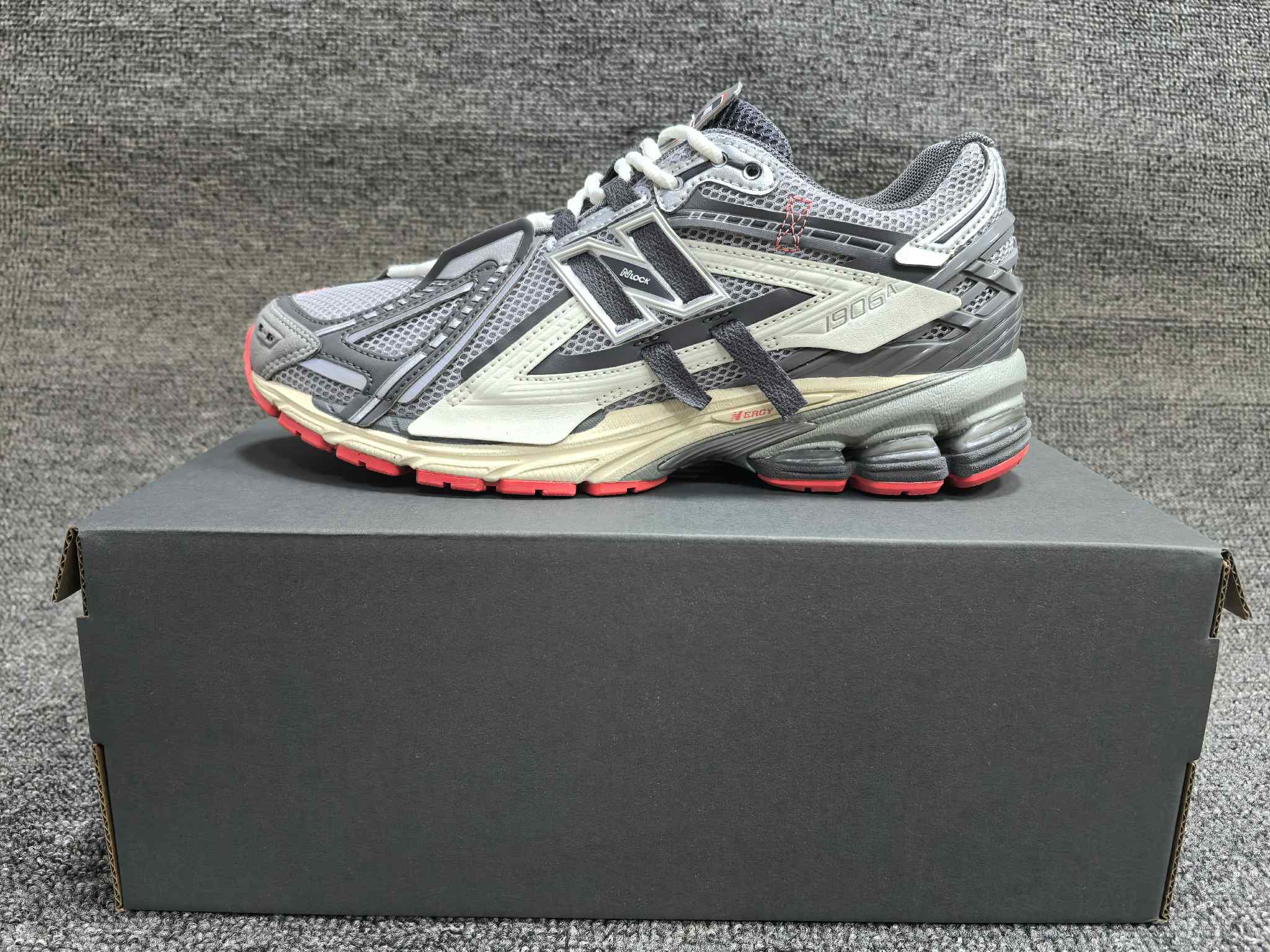 New Balance 1906 Édition « Gris »