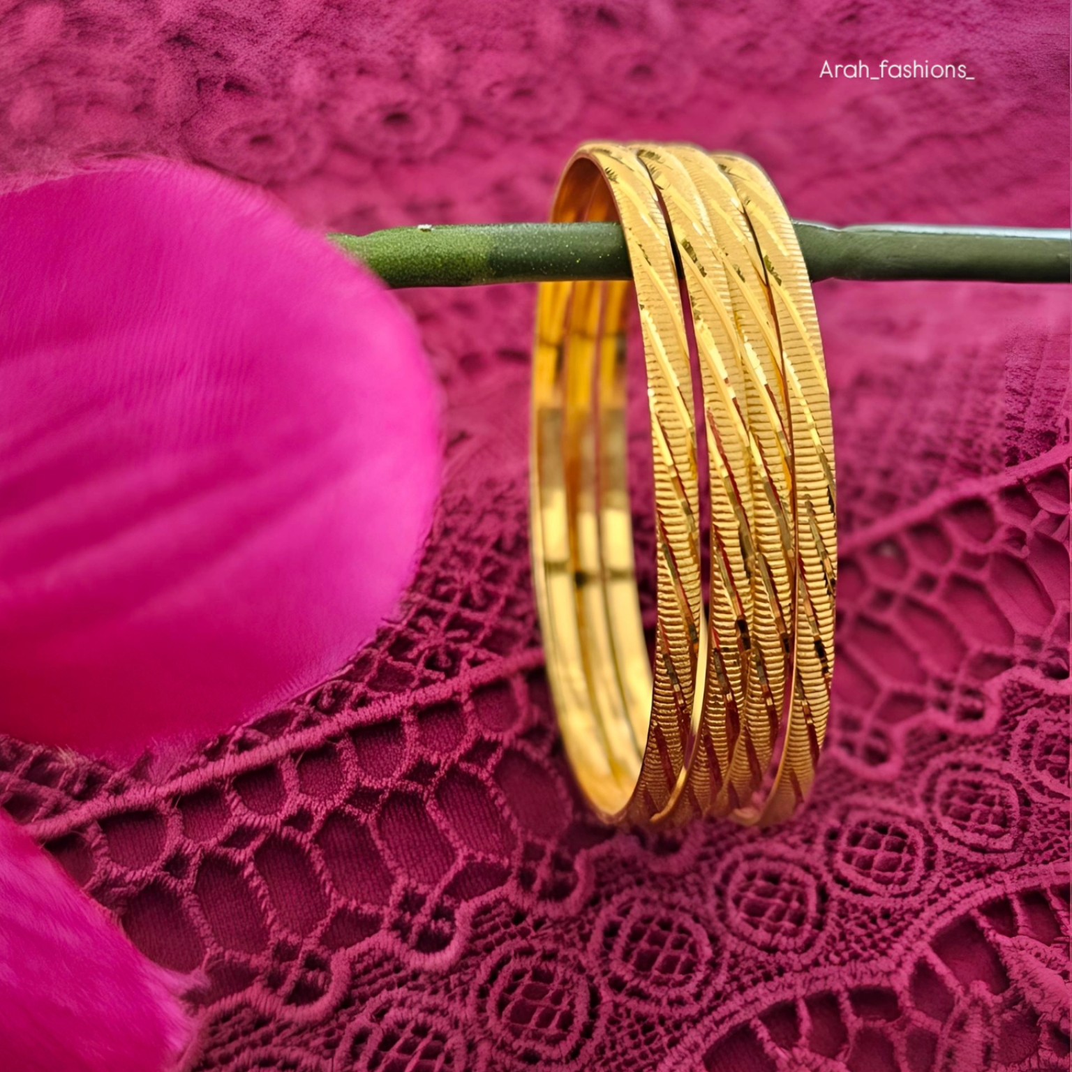 Radiant Elegance – 4-Piece Gold-Toned Bangles Set