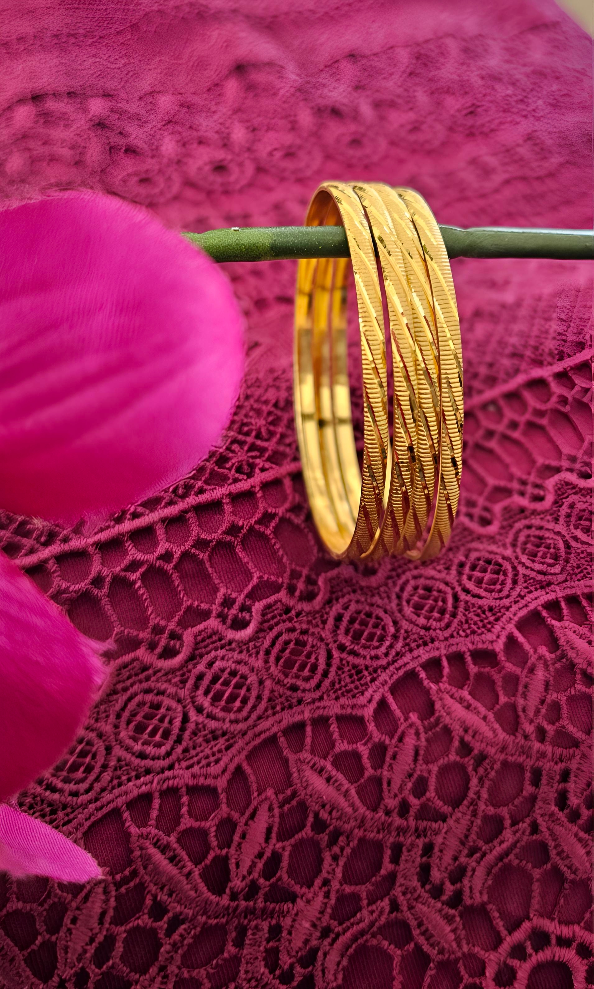 Radiant Elegance – 4-Piece Gold-Toned Bangles Set