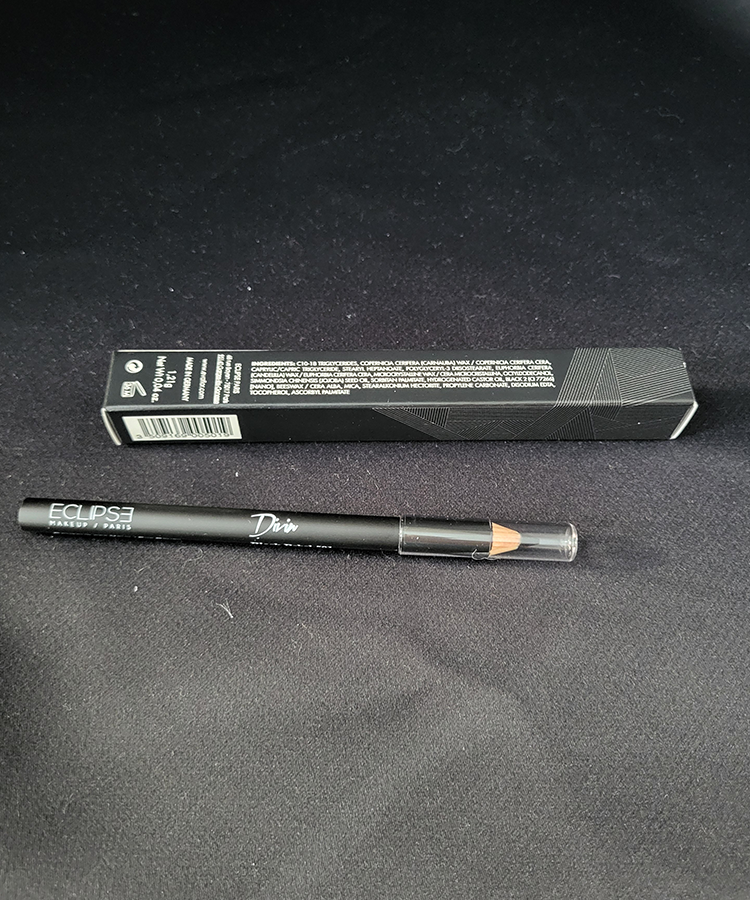 Crayon contour des yeux