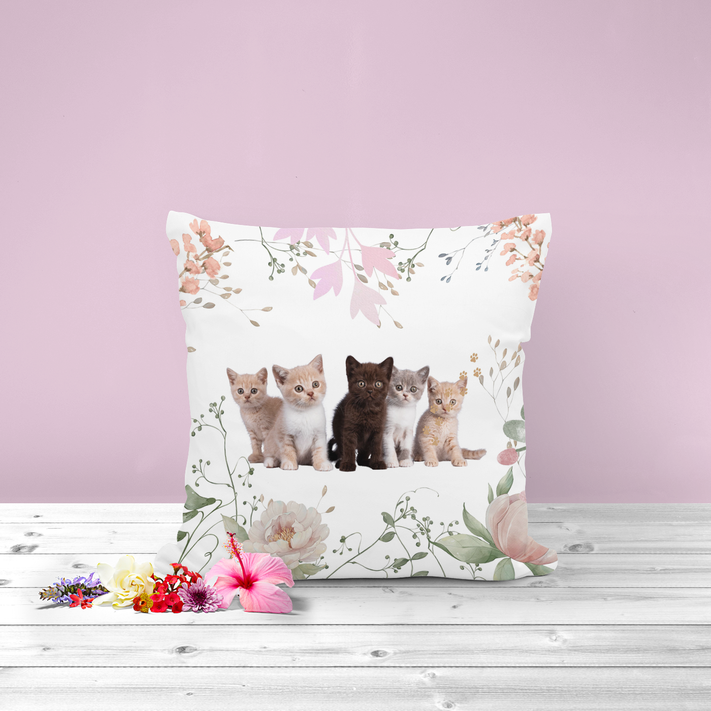 Cushion in faux suede for cat lovers, cute design for many areas in the house.