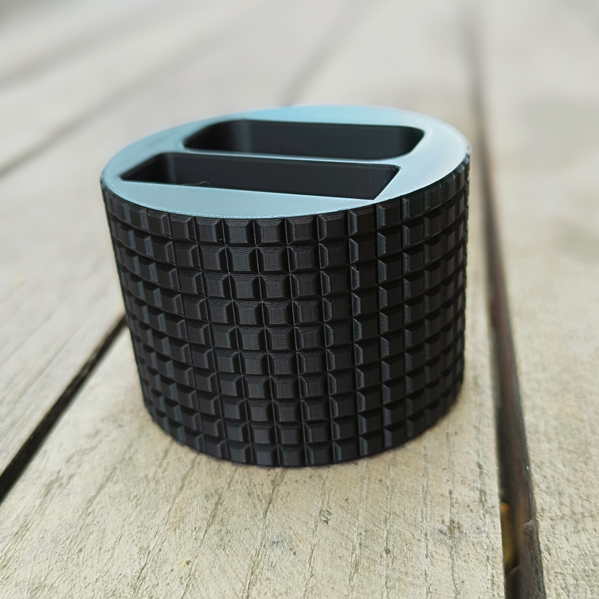 3D spausdintas stalo laikiklis kaitinamojo tabako įrenginiui