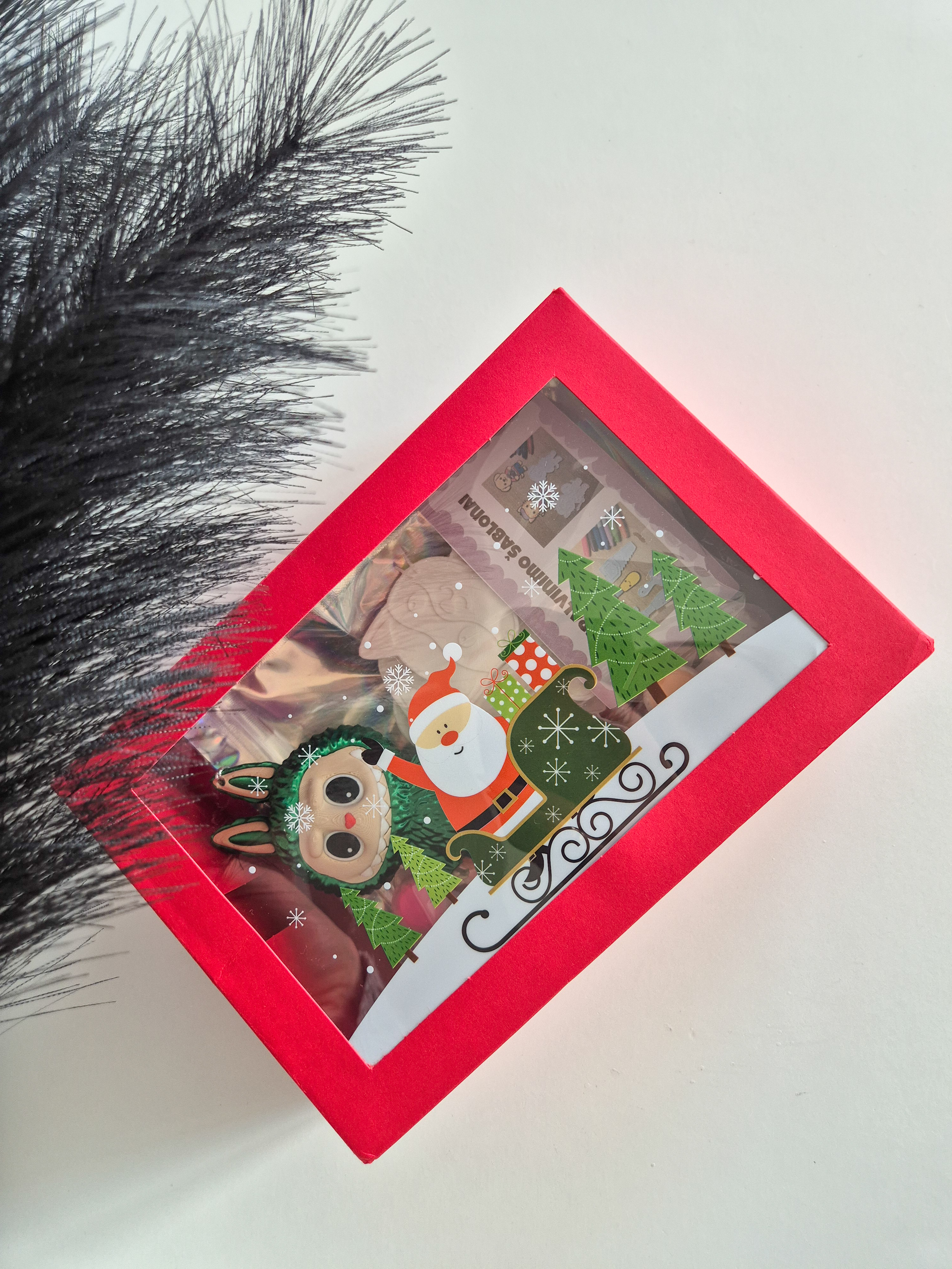 Rinkinys, žaisliukas ir spalvinimo šablonai