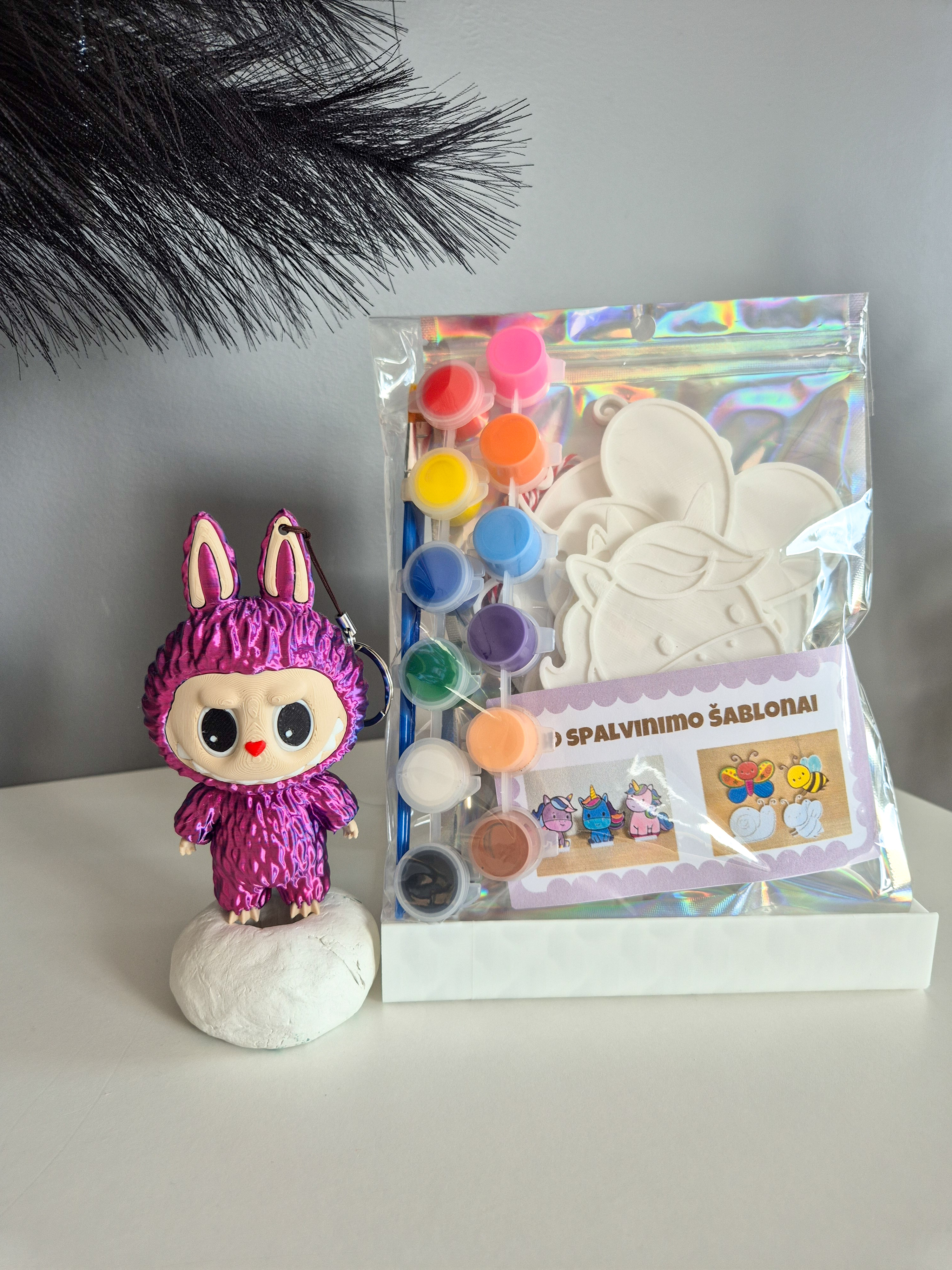 Rinkinys, žaisliukas ir spalvinimo šablonai