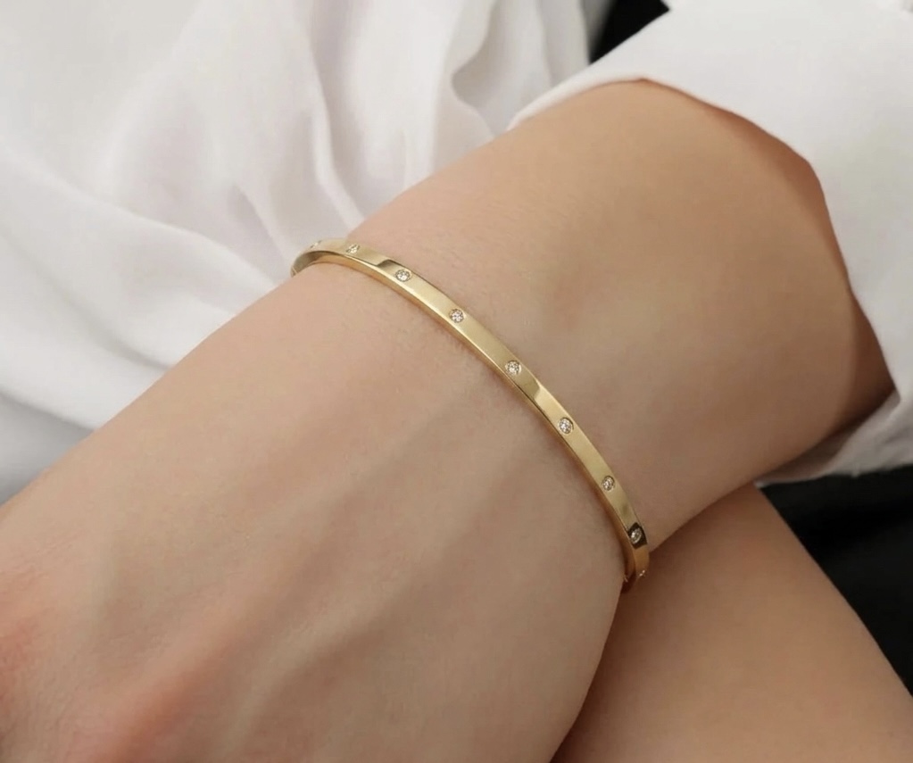 Elegant Gold Bangle
