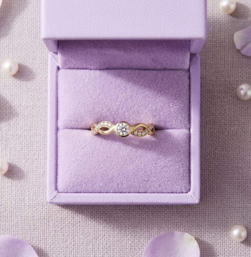 Elegant Gold Diamond Ring