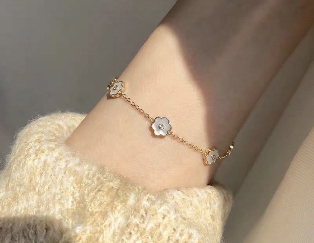 Flower Charm Gold Bracelet