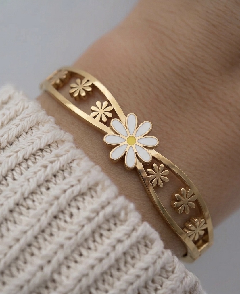 Daisy Charm Gold Bracelet