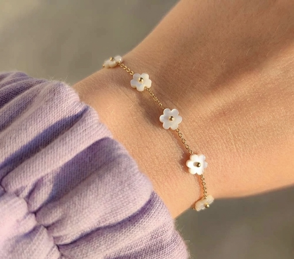 Dainty Floral Bracelet