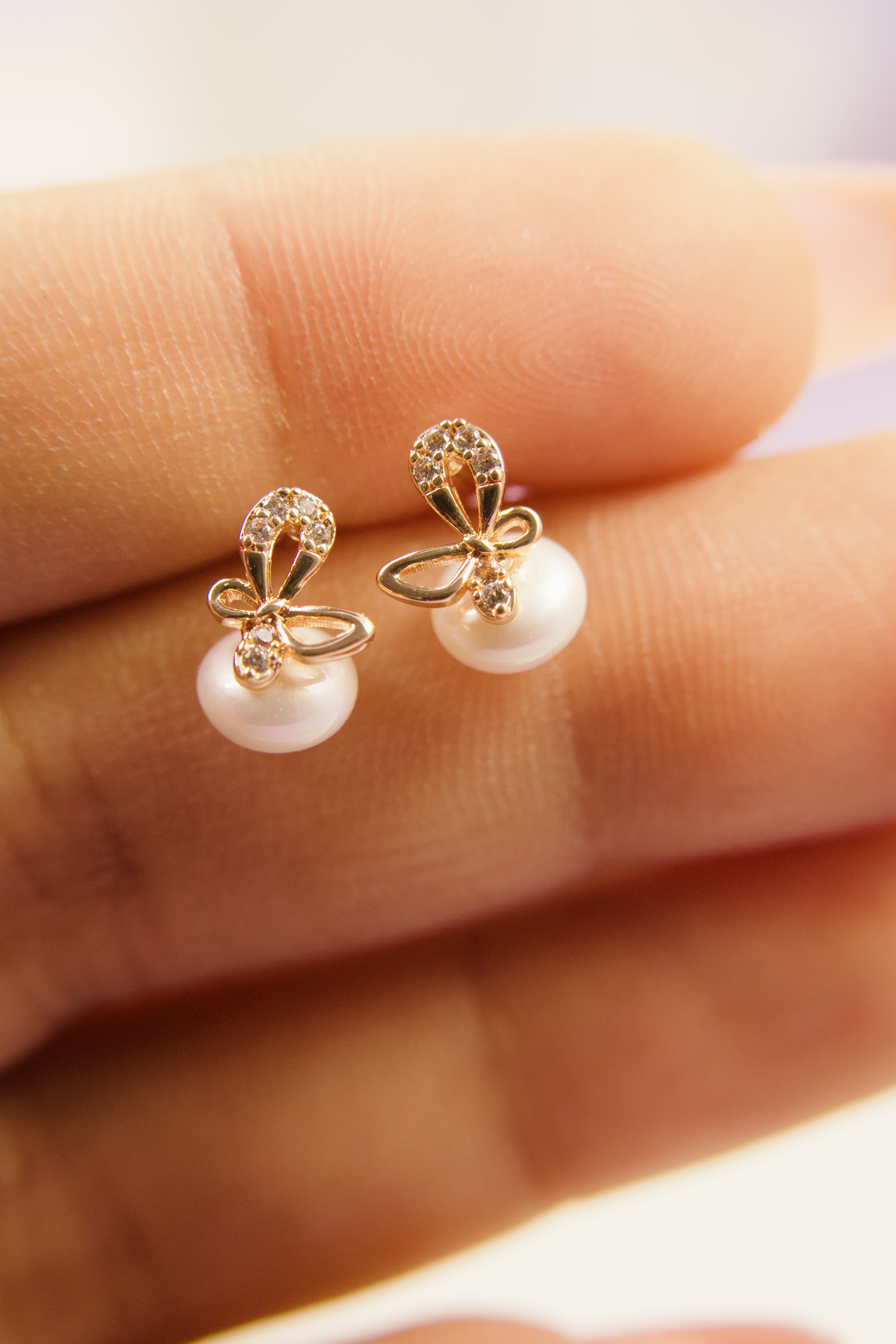 Pearl wing studs 