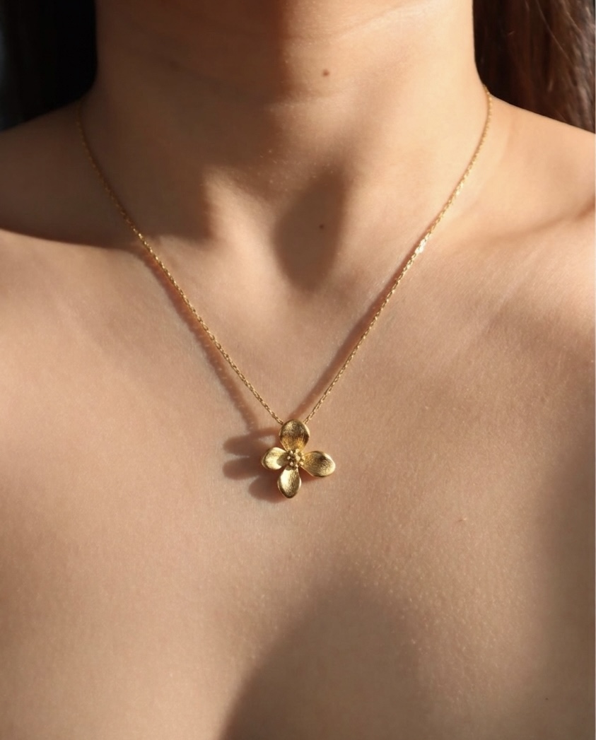 Gold Flower Pendant Necklace