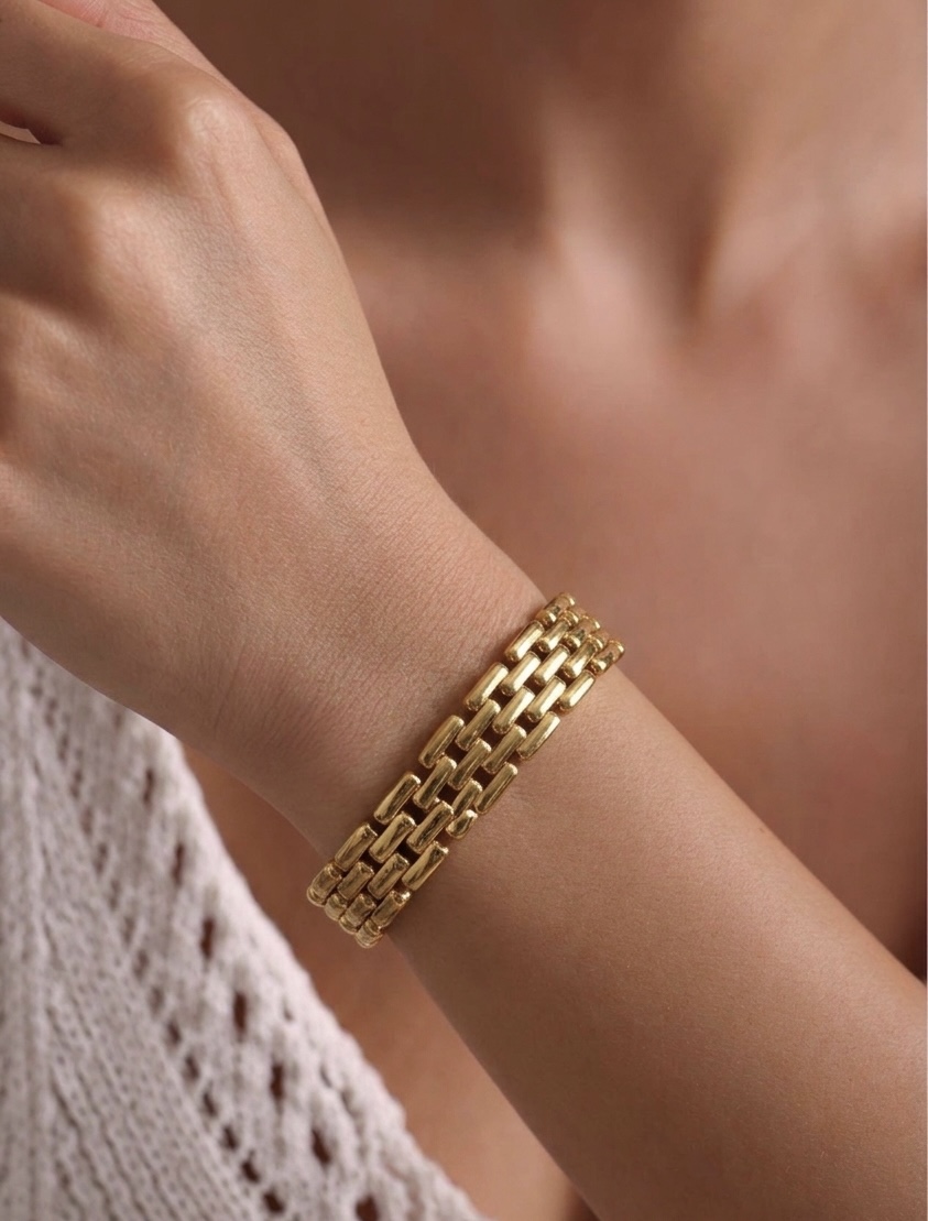 Elegant Gold Chain Bracelet