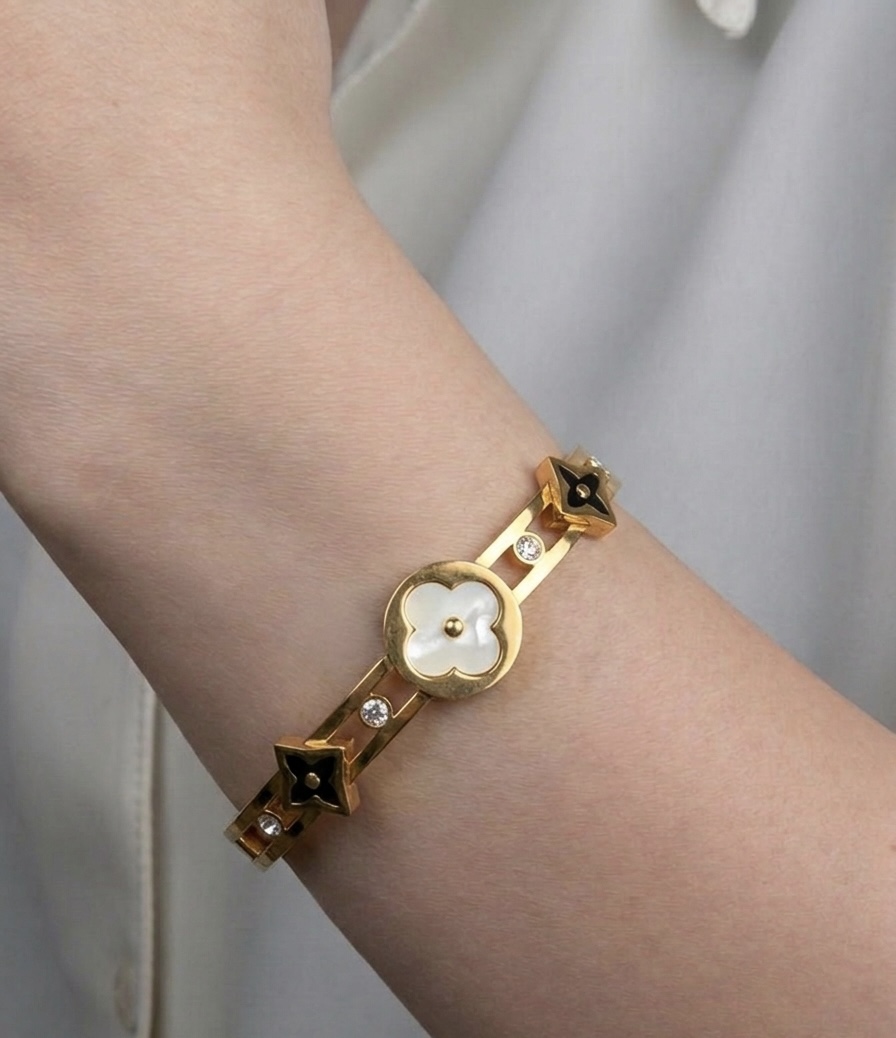 Classic Analog Wristwatch