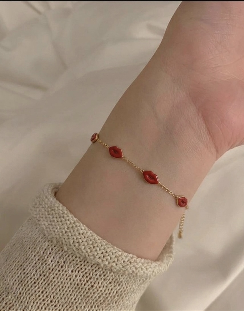 Red Lips Charm Bracelet