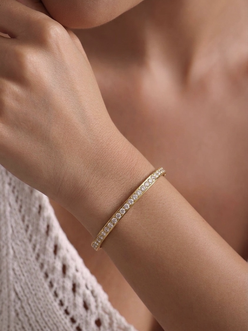Elegant Gold Diamond Bracelet