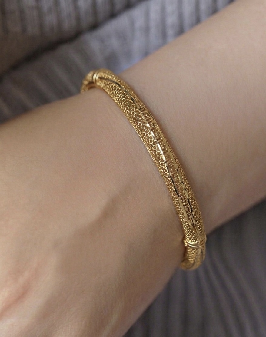 Elegant Gold Bracelet