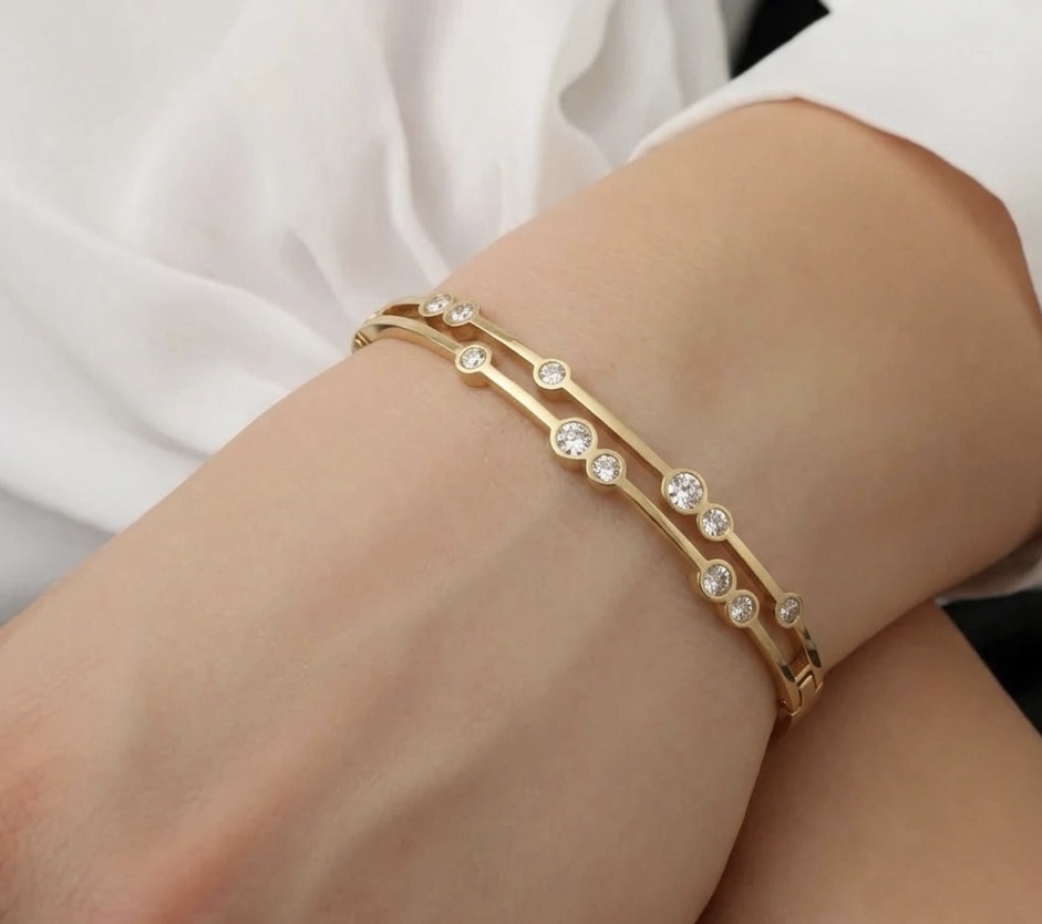 Elegant Gold Crystal Bracelet