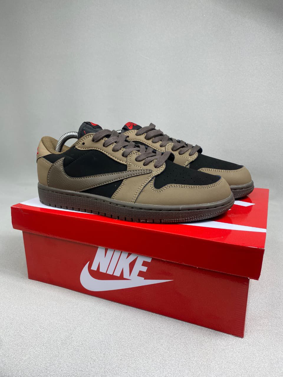 Jordan Retro 1 Travis