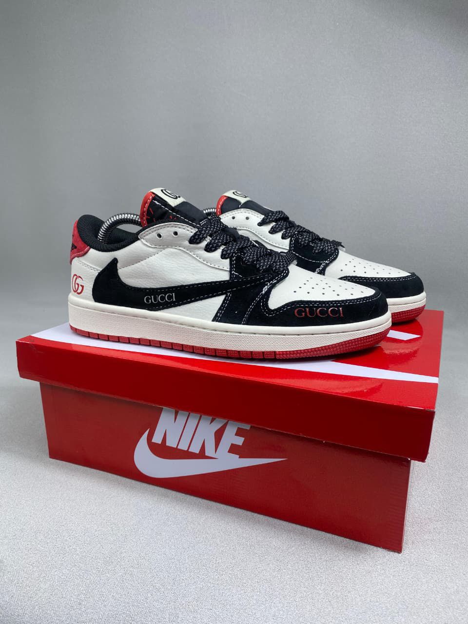 Jordan Retro 1 Travis
