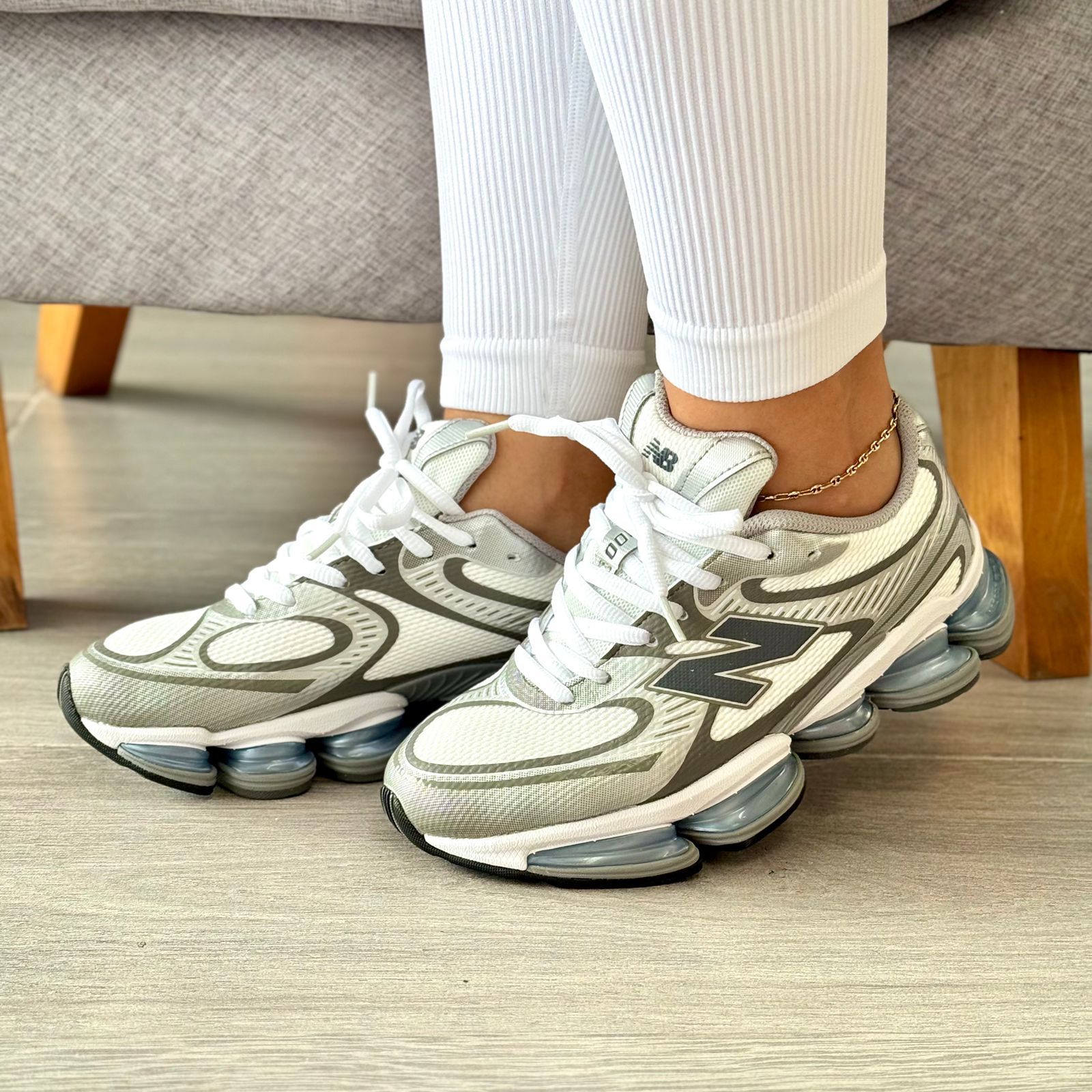 New Balance 2000