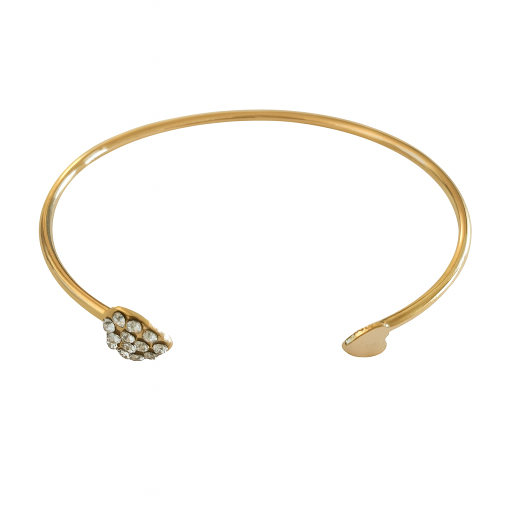 Pulsera dorada con corazón de piedras